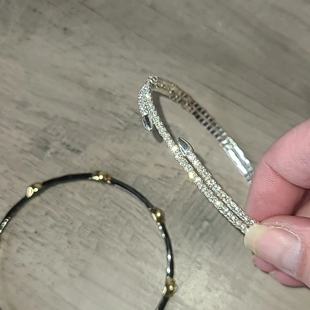 2 Bracelets - Picture 4 of 6